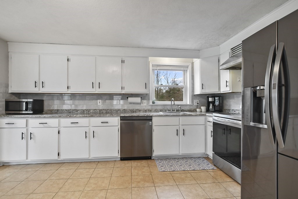 39 Upland Road Burlington, MA 01803 - Photo 12 of 42