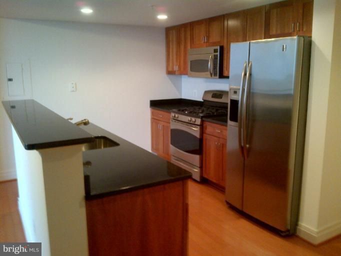 414 Water Street, Unit 1901 Baltimore, MD 21202 - Photo 15 of 17 Kitchen Stainless Steel Appliances Black Granite