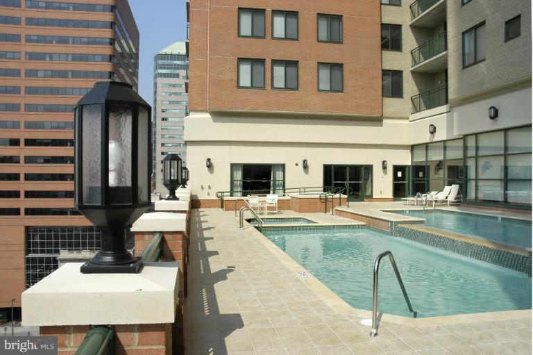 414 Water Street, Unit 1901 Baltimore, MD 21202 - Photo 8 of 17 Building Outdoor Pool