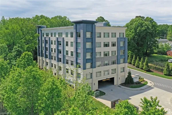 $1,980 | 111 Edgeway Drive, Unit B1 3, Winston-Salem, NC 27104