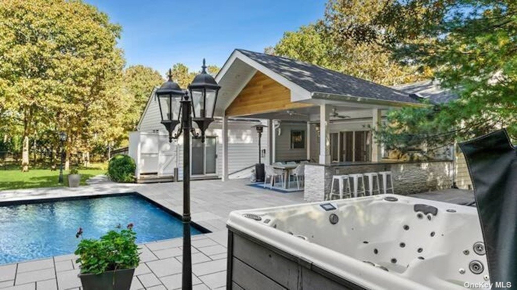 541 Wainscott, undefined 00000 - Photo 3 of 18