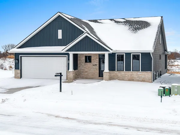 $739,900 | 393 Farmhouse Lane, Combined Locks, WI 54113