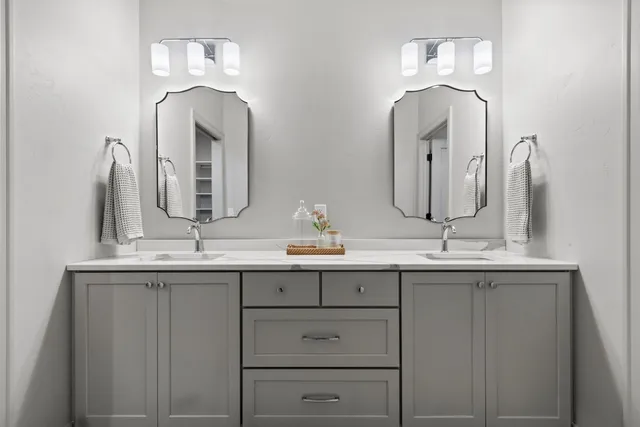 $739,900 | 393 Farmhouse Lane, Combined Locks, WI 54113