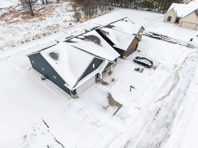 $739,900 | 393 Farmhouse Lane, Combined Locks, WI 54113