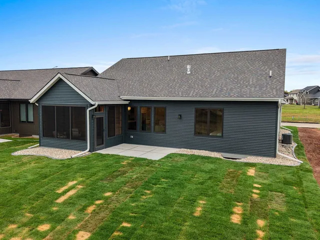 $739,900 | 393 Farmhouse Lane, Combined Locks, WI 54113