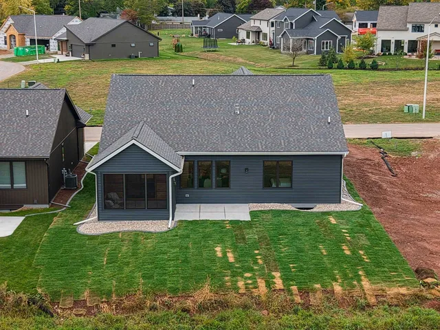 $739,900 | 393 Farmhouse Lane, Combined Locks, WI 54113