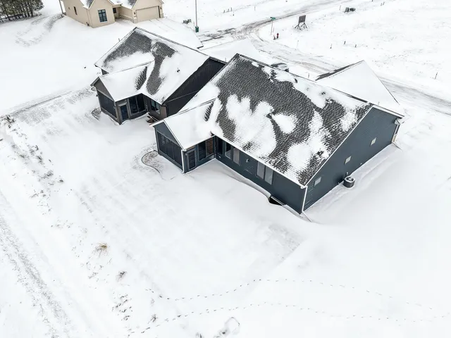 $739,900 | 393 Farmhouse Lane, Combined Locks, WI 54113