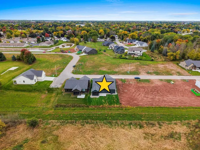 $739,900 | 393 Farmhouse Lane, Combined Locks, WI 54113