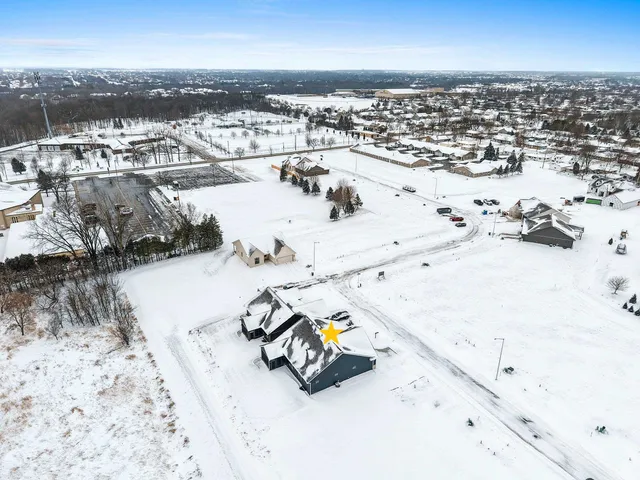 $739,900 | 393 Farmhouse Lane, Combined Locks, WI 54113