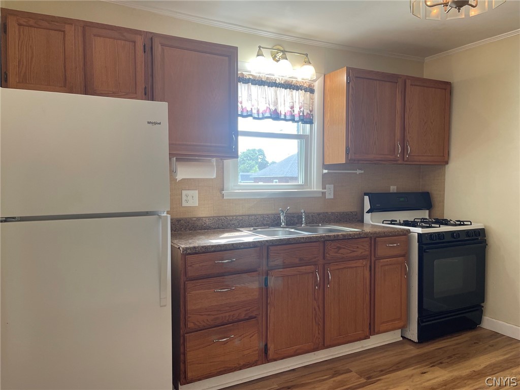 401 Stone Street Oneida, NY 13421 - Photo 11 of 31 1st floor unit - kitchen