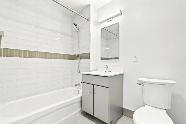 $235,800 | 1727 Lacombe Avenue, Unit 4B | Soundview