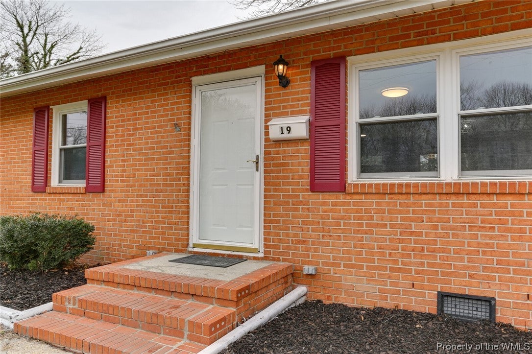 19 Scotland Road Hampton, VA 23663 - Photo 3 of 45 Gallery Image 3
