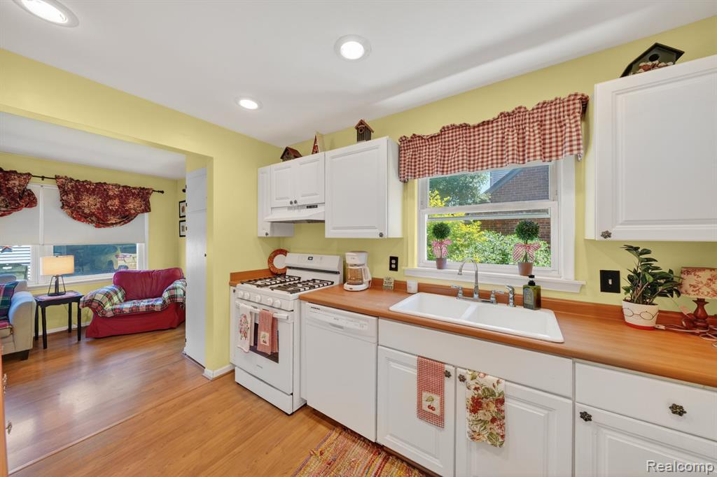 17386 Beverly Road Beverly Hills, MI 48025 - Photo 12 of 28
