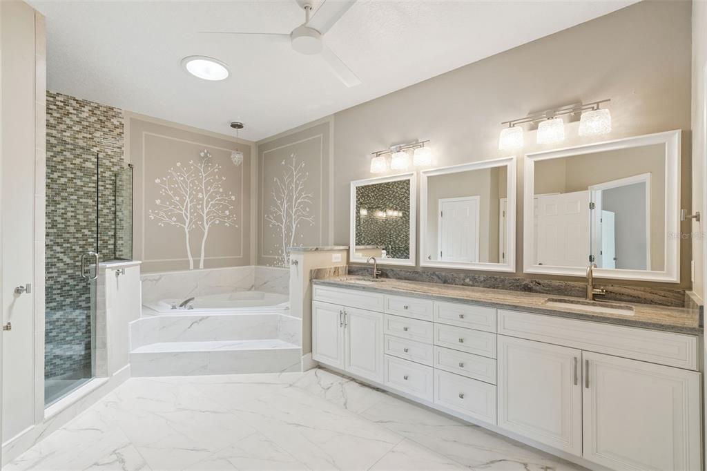 2230 Ridgewind Way Windermere, FL 34786 - Photo 20 of 38 a spacious bathroom with a tub sink and mirror
