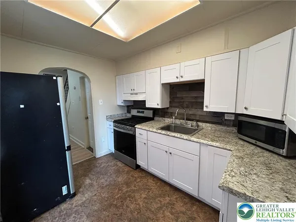 $1,495 | 222 Clearfield Street, Freemansburg, PA 18017