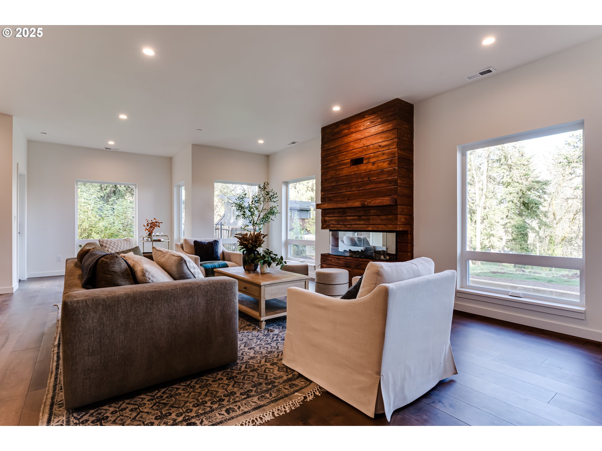 2240 West 25th Place Eugene, OR 97405 - Photo 17 of 48 a living room with furniture and a large window