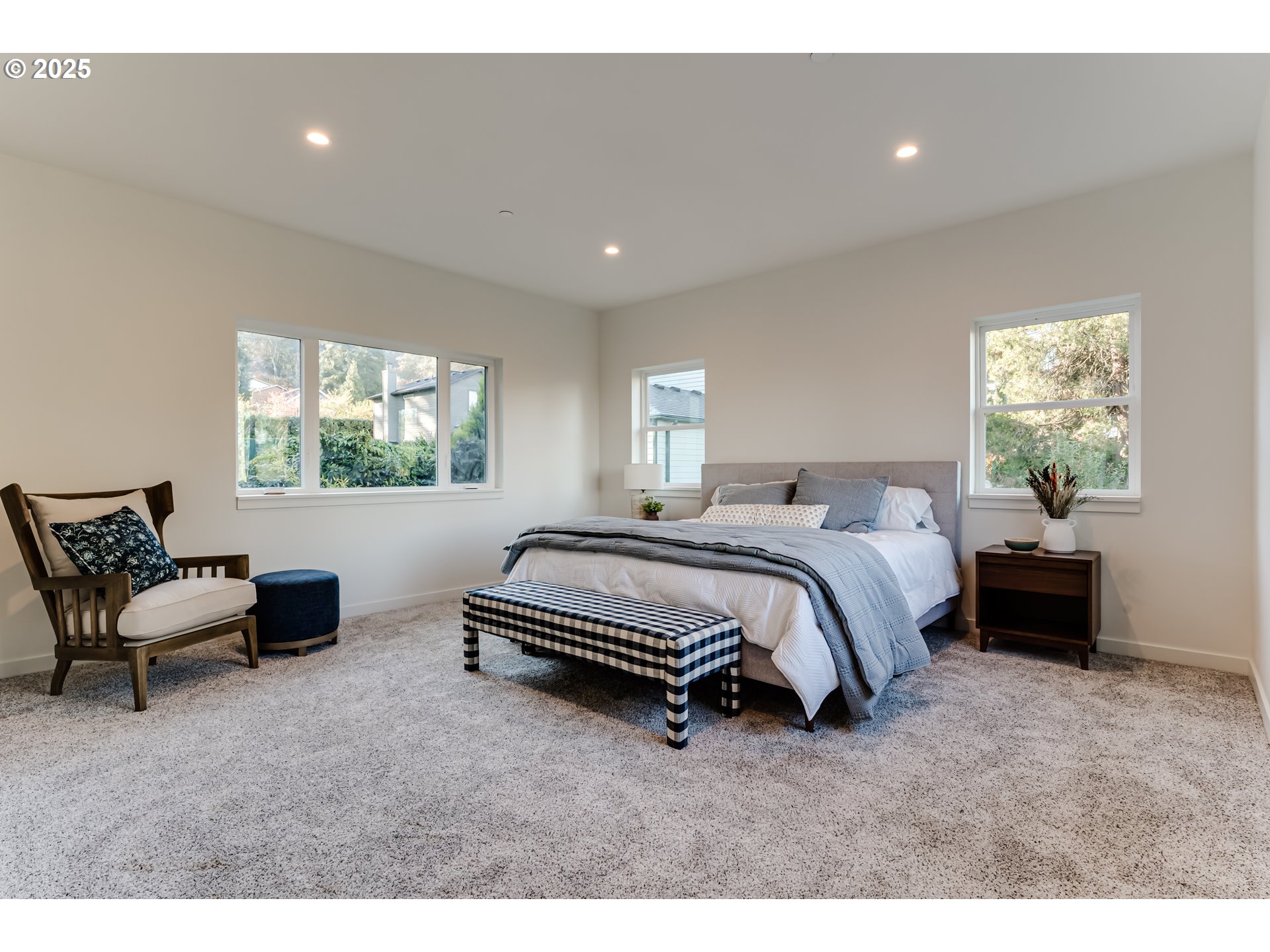 2240 West 25th Place Eugene, OR 97405 - Photo 27 of 48 a spacious bedroom with a bed and a couch