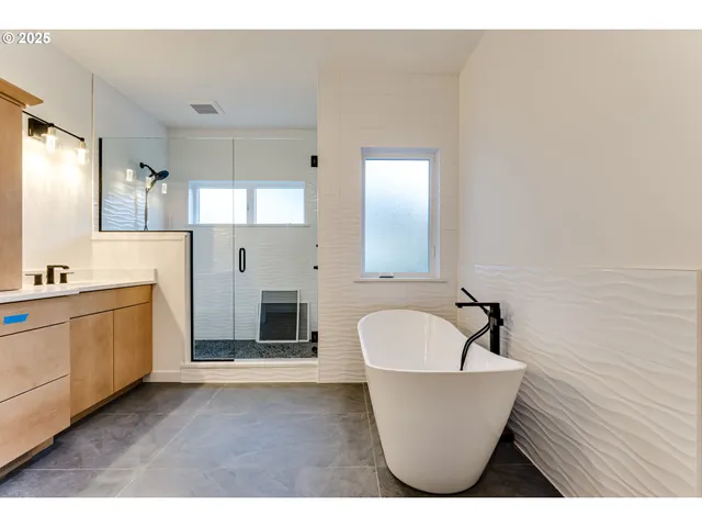 $1,095,000 | 2240 West 25th Place, Eugene, OR 97405