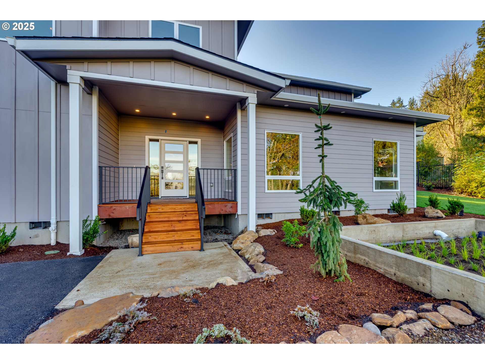 2240 West 25th Place Eugene, OR 97405 - Photo 3 of 48 a front view of a house with garden