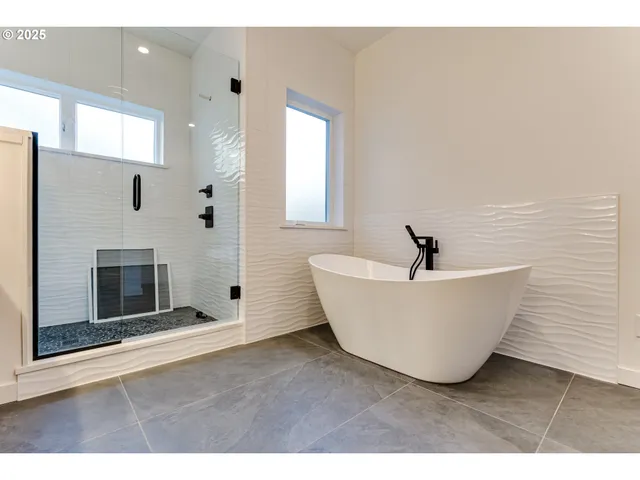 $1,095,000 | 2240 West 25th Place, Eugene, OR 97405