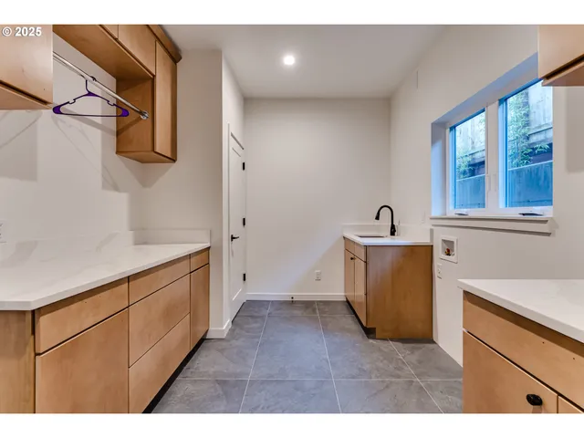 $1,095,000 | 2240 West 25th Place, Eugene, OR 97405