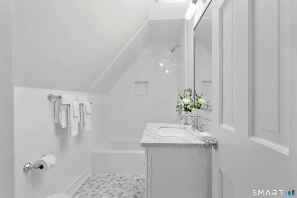 $7,950 | 249 Main Street, Unit 1, Fairfield, CT 06890