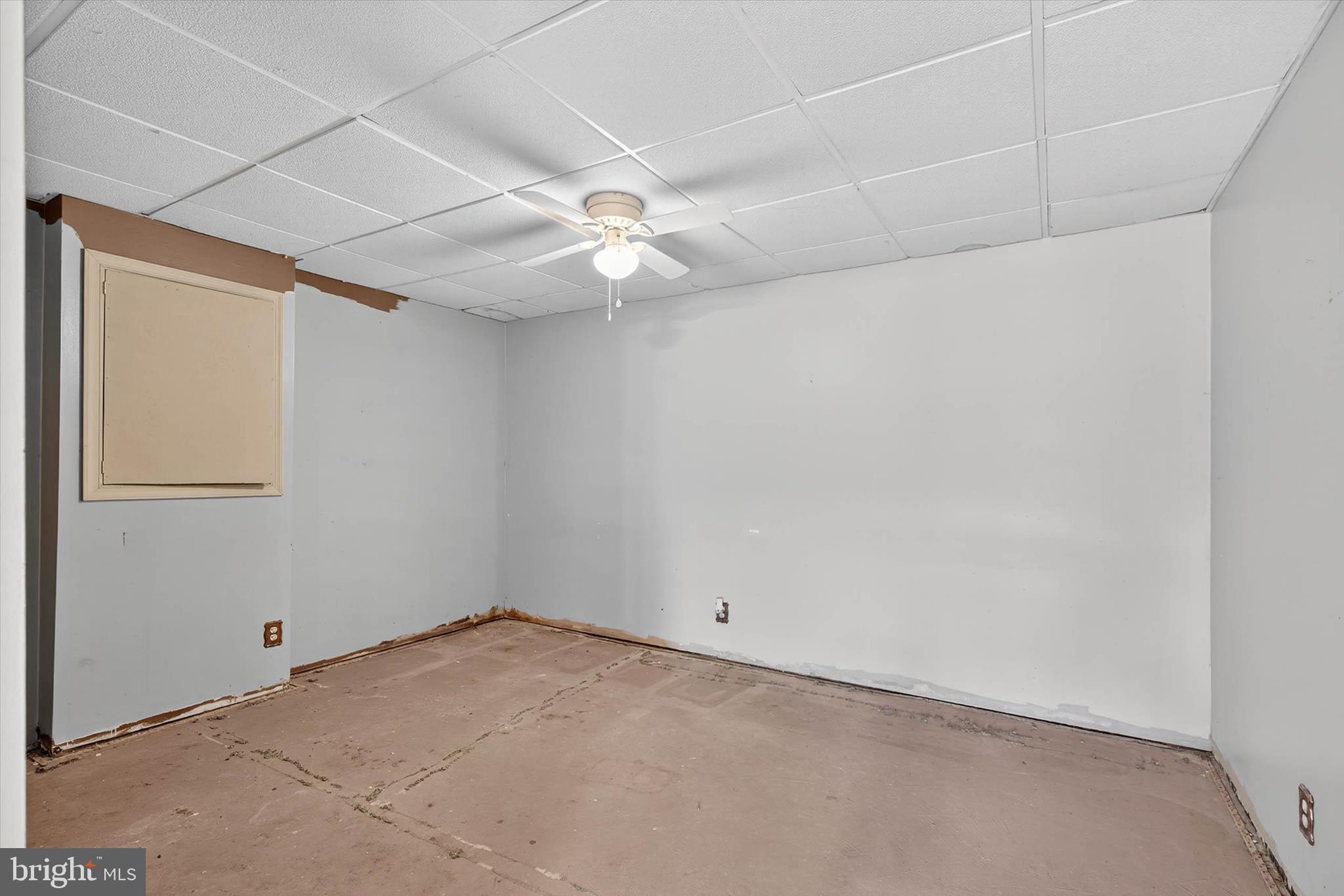 421 Million Dollar Road Halifax, PA 17032 - Photo 25 of 39 an empty room with a ceiling fan and a window