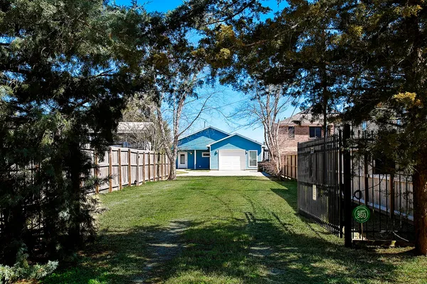 a view of house with yard