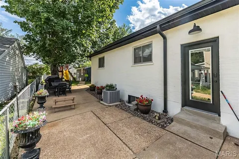 $425,000 | 7032 Lansdowne Avenue, St. Louis, MO 63109