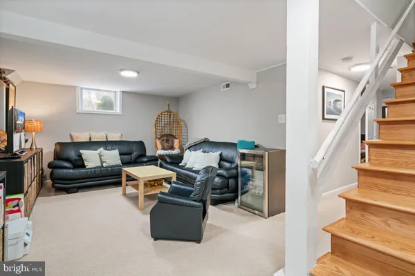 $3,600 | 3903 Whispering Lane, Falls Church, VA 22041