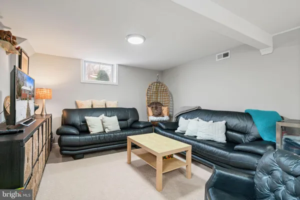 $3,600 | 3903 Whispering Lane, Falls Church, VA 22041