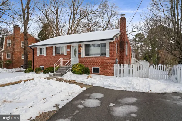 $3,600 | 3903 Whispering Lane, Falls Church, VA 22041