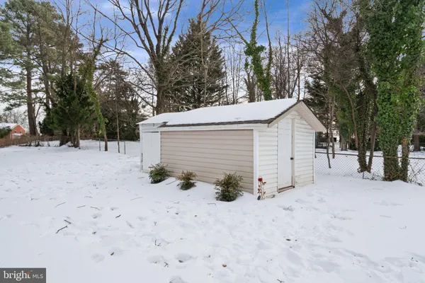 $3,600 | 3903 Whispering Lane, Falls Church, VA 22041