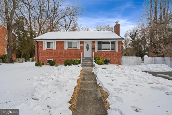 $3,600 | 3903 Whispering Lane, Falls Church, VA 22041