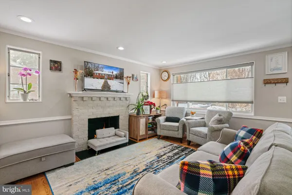 $3,600 | 3903 Whispering Lane, Falls Church, VA 22041