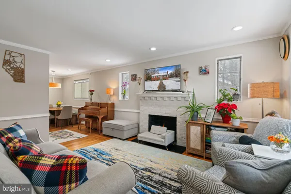 $3,600 | 3903 Whispering Lane, Falls Church, VA 22041