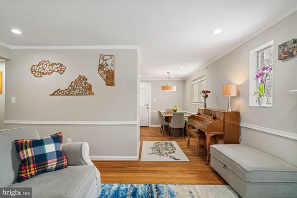 $3,600 | 3903 Whispering Lane, Falls Church, VA 22041