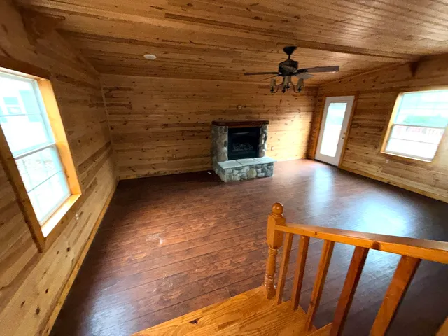 $129,900 | 1311 Whisper Way, Benton, IL 62812