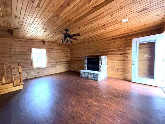 $129,900 | 1311 Whisper Way, Benton, IL 62812