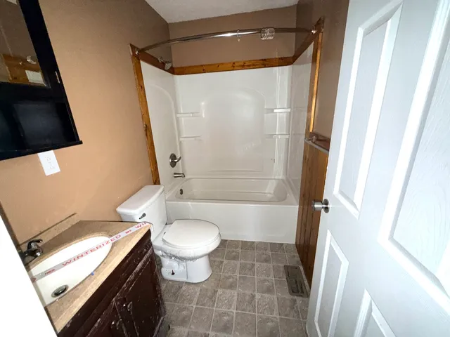 $129,900 | 1311 Whisper Way, Benton, IL 62812