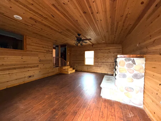 $129,900 | 1311 Whisper Way, Benton, IL 62812