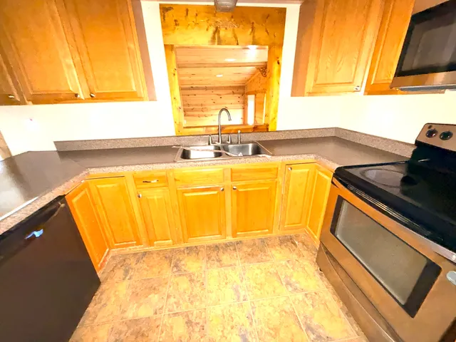 $129,900 | 1311 Whisper Way, Benton, IL 62812