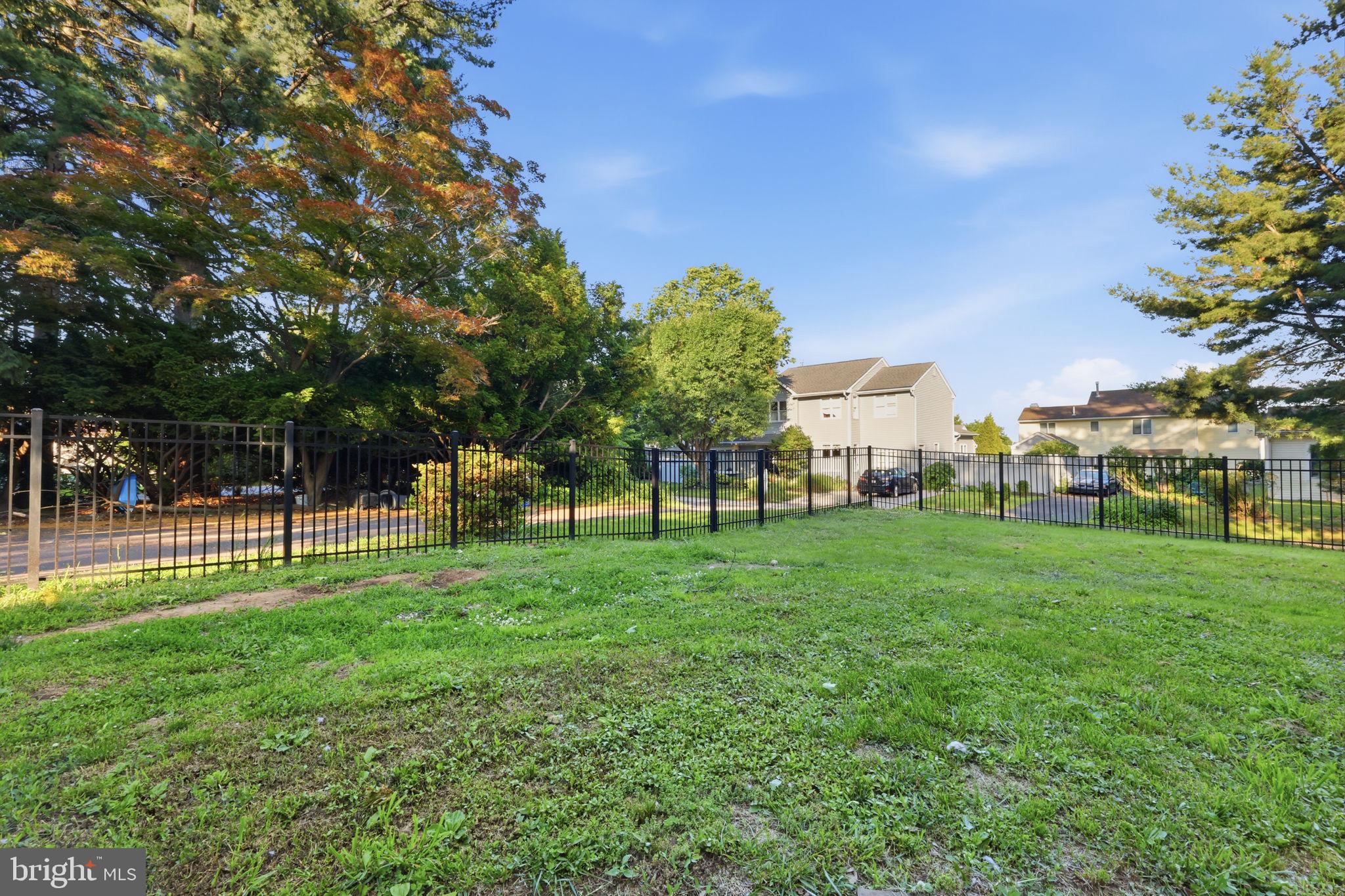 755 Byberry Road Philadelphia, PA 19116 - Photo 2 of 32
