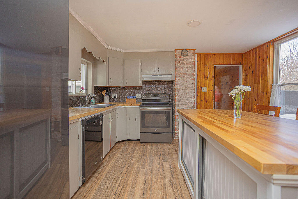 67 Weld Road Wilton, ME 04294 - Photo 4 of 48 sandyriverrealty-67-weld-rd-13