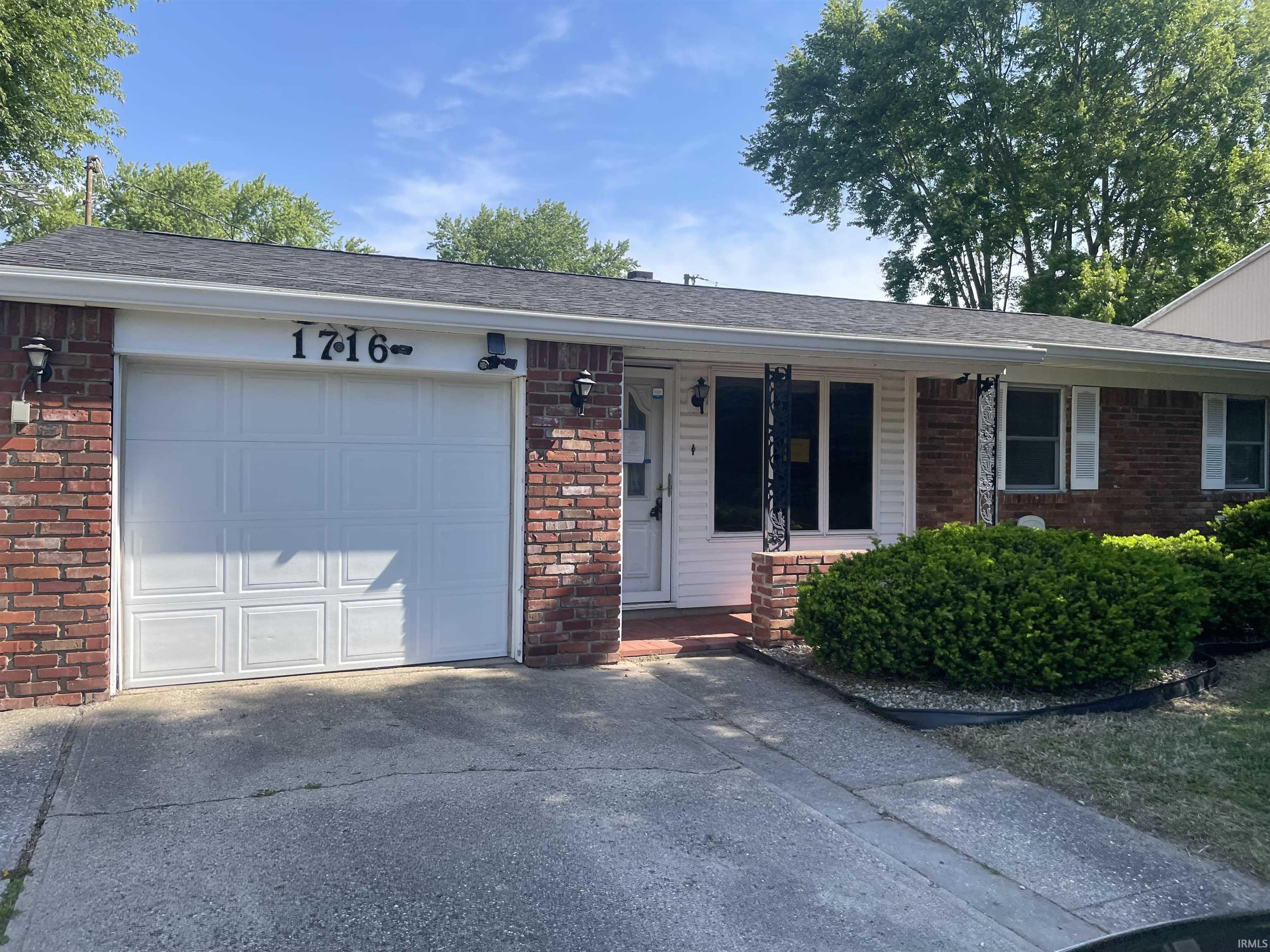 1716 Oakhill Road Kokomo, IN 46902 - Photo 1 of 17