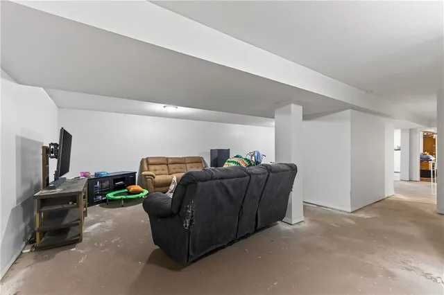 $295,000 | 607 West Haven Drive, Richmond, MO 64085