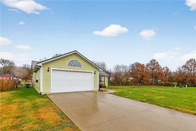 $295,000 | 607 West Haven Drive, Richmond, MO 64085