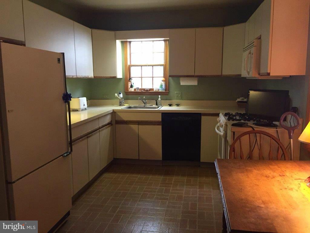 212 Midhurst Road Baltimore, MD 21212 - Photo 14 of 27 Kitchen