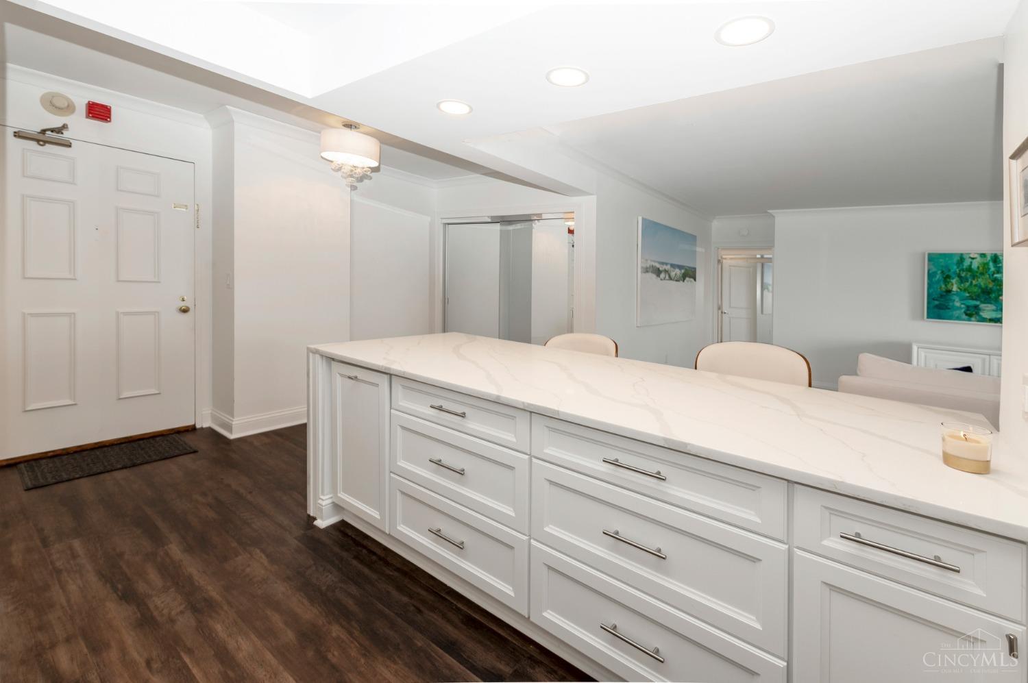 2444 Madison Road, Unit 1411 Cincinnati, OH 45208 - Photo 7 of 42 Gallery Image 7