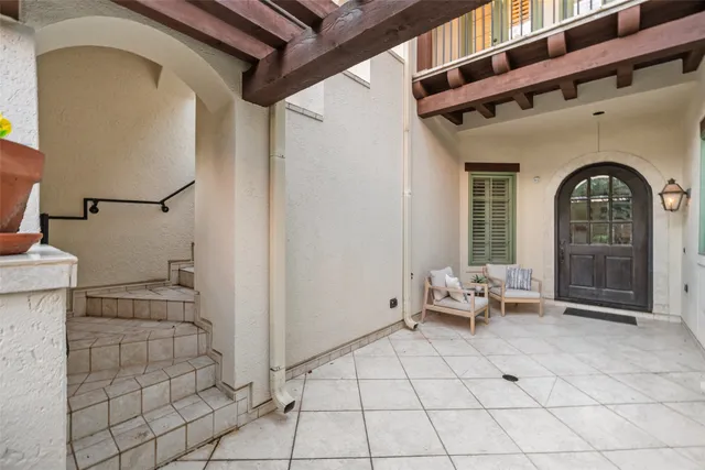 $1,500,000 | 7 Moatwood Court, The Woodlands, TX 77382